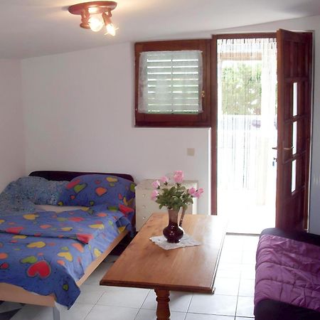 Apartments Tuka Near The Beach Vir Exterior photo